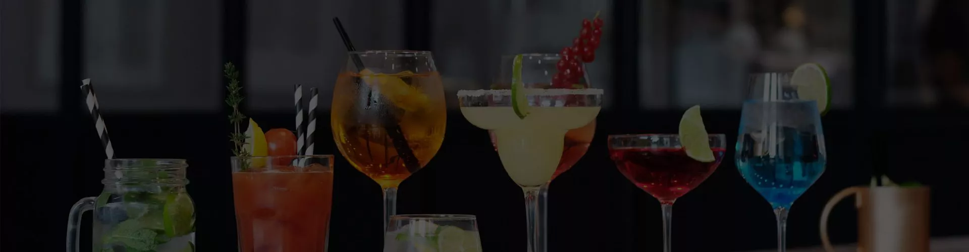 Tragos y barra para eventos: Mesa de trabajo 3 100